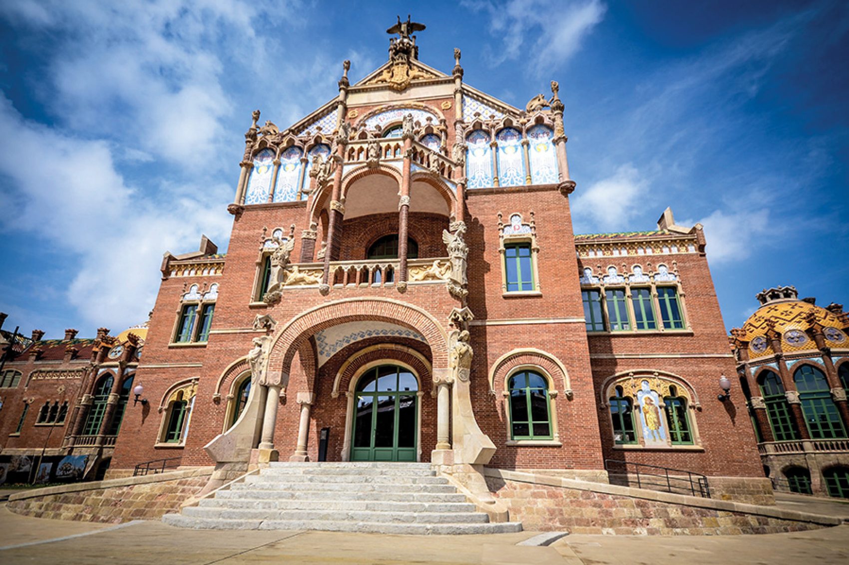 A wide view of the exterior of Santa Hospital
