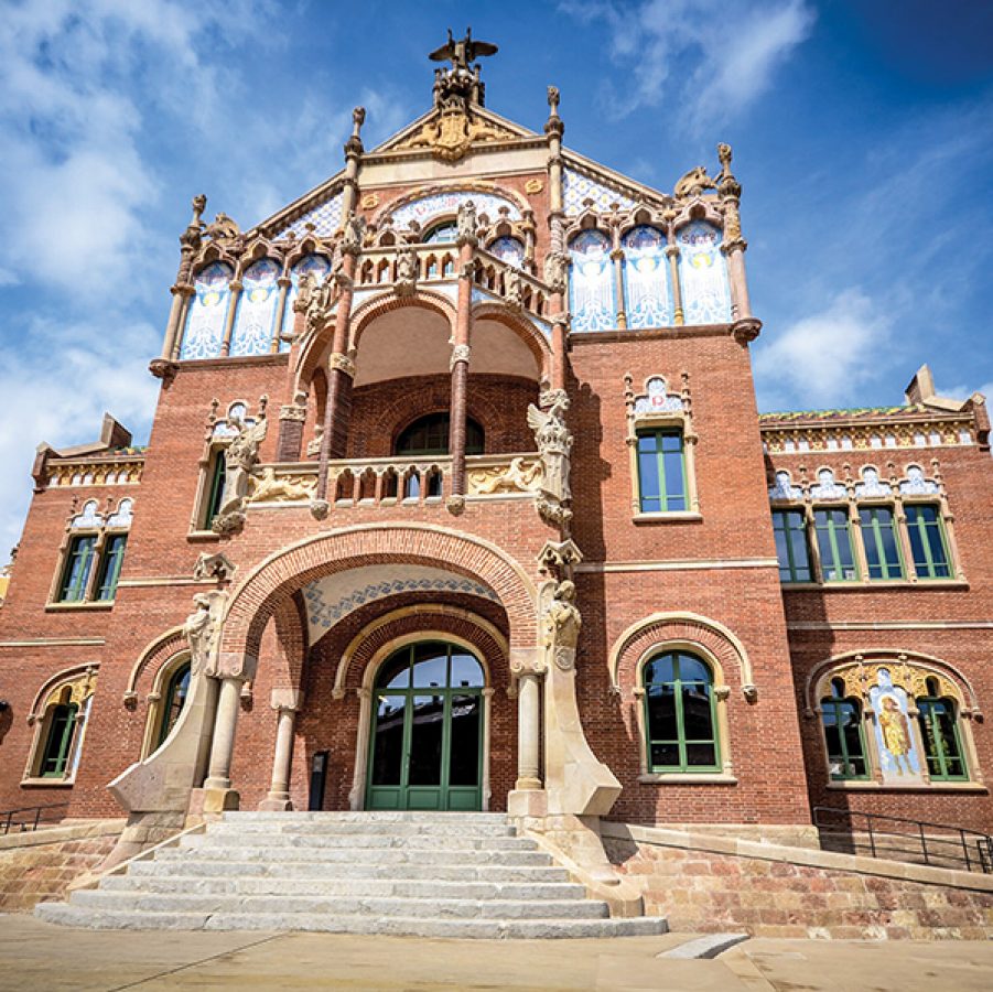 A wide view of the exterior of Santa Hospital