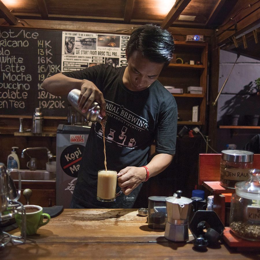 A barista making a cup of coffee at Kawisari Cafe