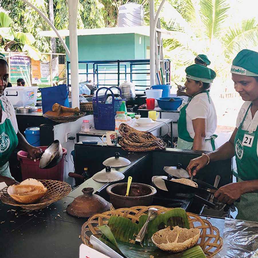 Women cooking and preparing food at Hela Bojun Hala