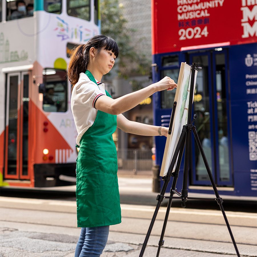Elaine Chiu drawing on the street