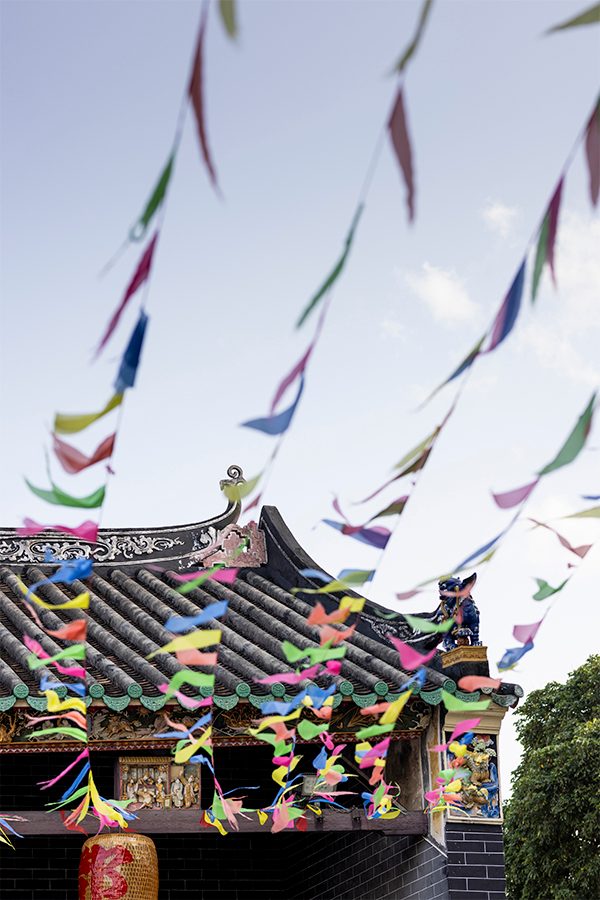 A photo of a roof with flags at Lung Yeuk Tau, Fanling