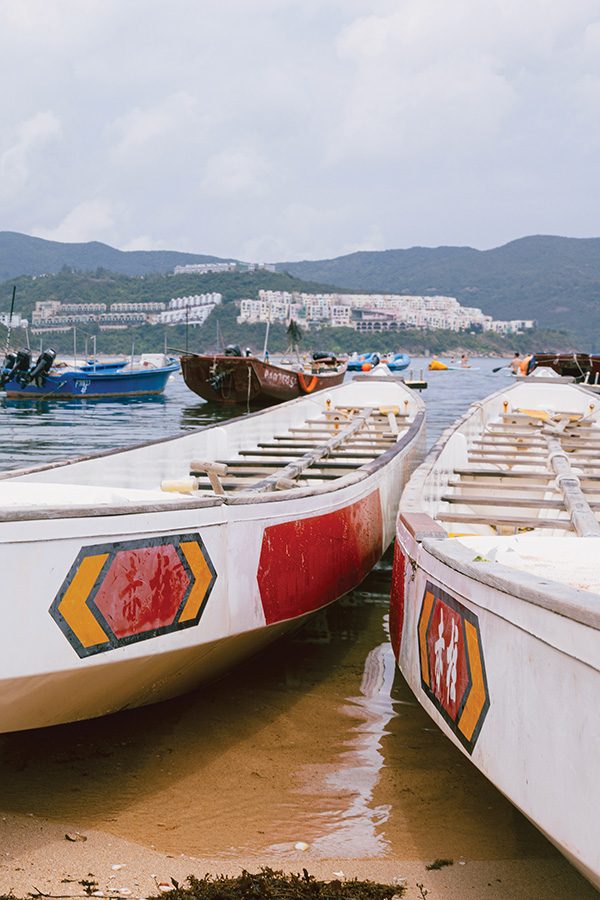 white dragon boat