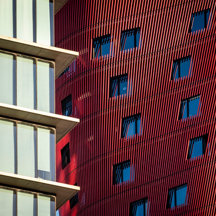 Views of the façade of a contemporary office building in Spain
