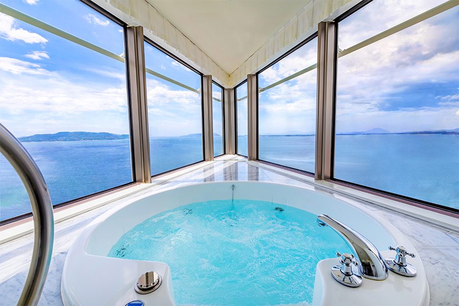 Jacuzzi at Hilton Fukuoka Seahawk
