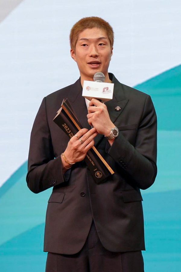 Cheung Ka Long is speaking
