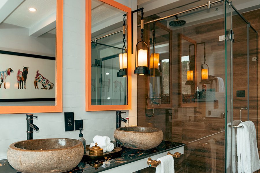 Bathroom view of Shinta Mani Mustang