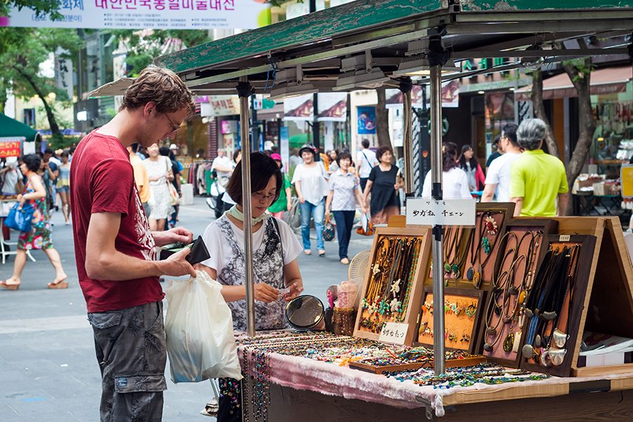 people shopping in Itaewon Market, Seoul 