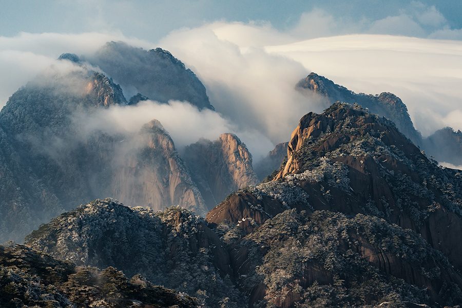 Foggy scene in Huangshan, Chinese Mainland 