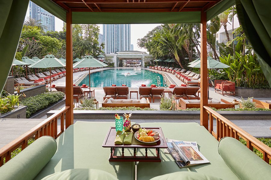 Outdoor dining at the Mandarin Oriental Bangkok