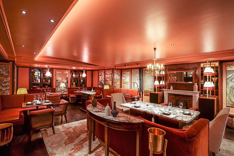 setting of restaurant in Mandarin Oriental Hyde Park, London 