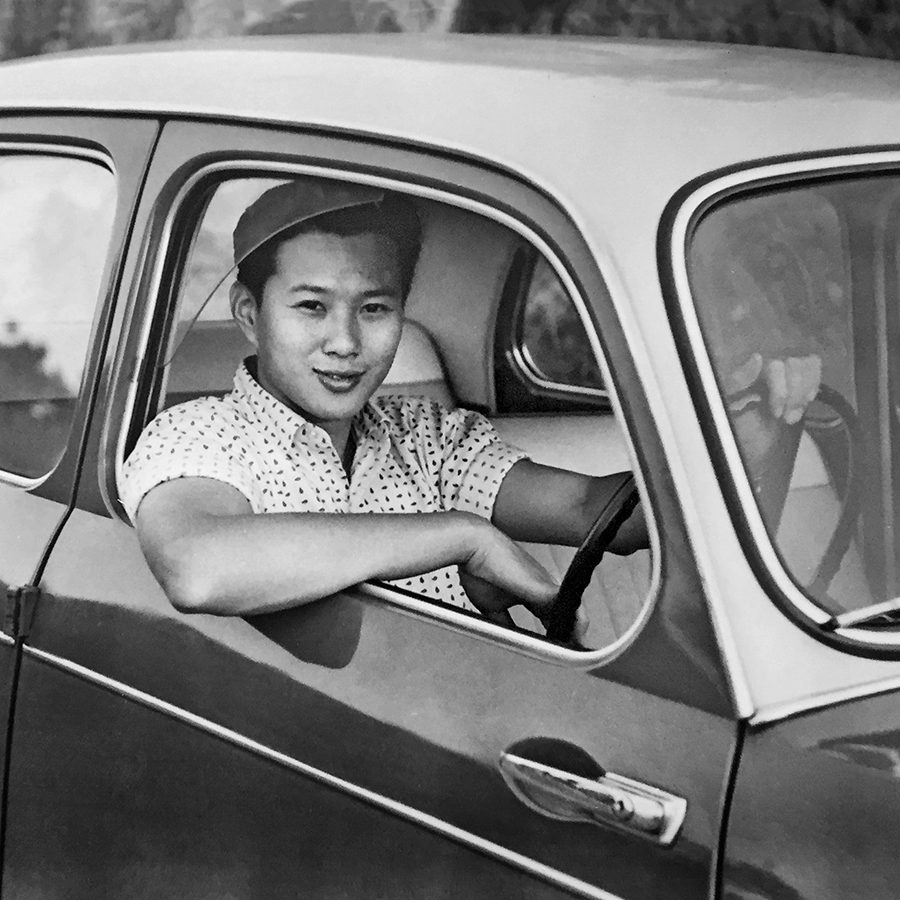 Fan Ho, Gallery in the skies artist, in a car