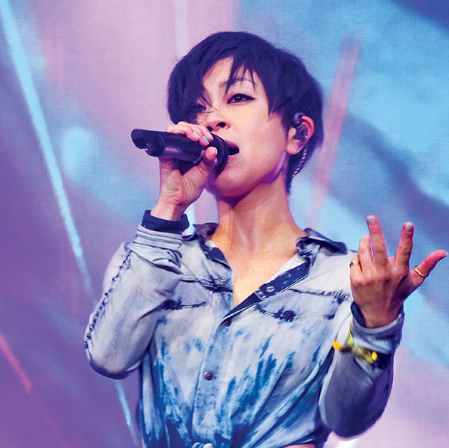 Hikaru Utada performing