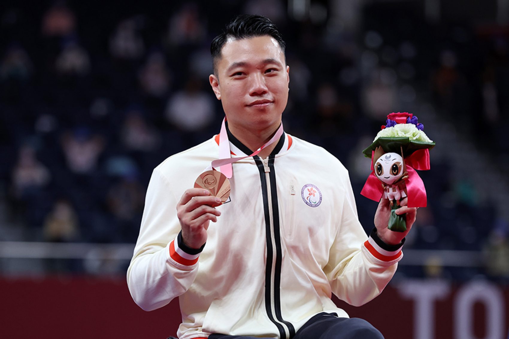 Photo of  Chan Ho Yuen after winning the award