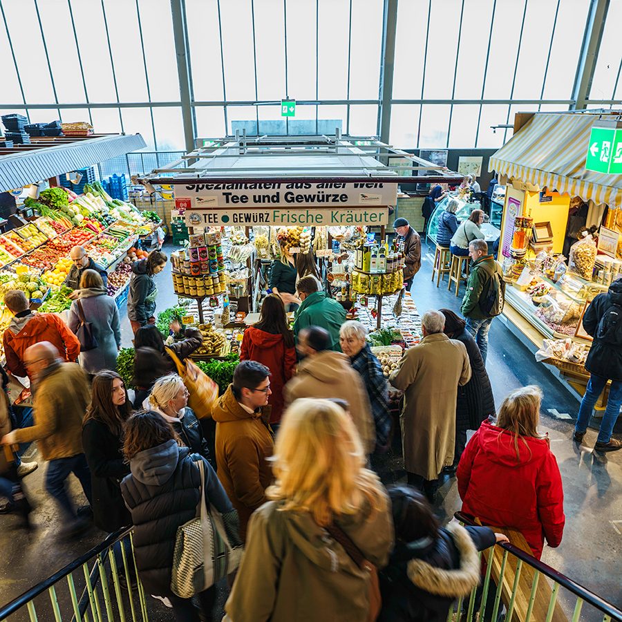 Easter shopping on Maundy Thursday