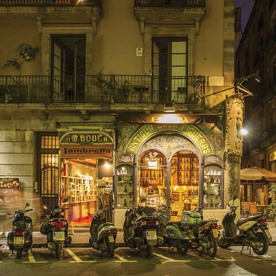 Exterior photo of a Spanish bar in Barcelona