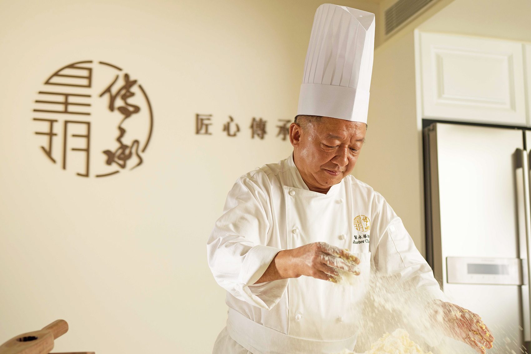 Chef Yip Wing Wah sprinkling flour into the bowl.