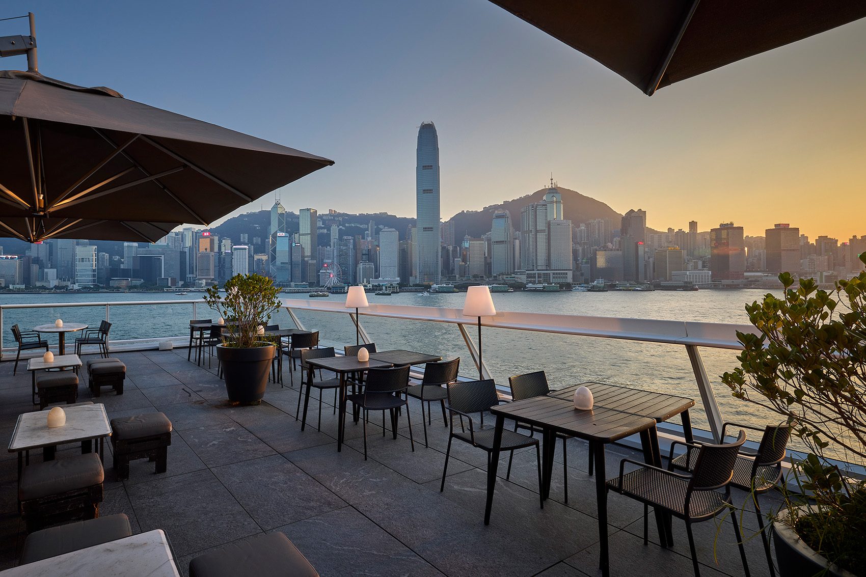 Photo of outside dining area of Harbourside Grill