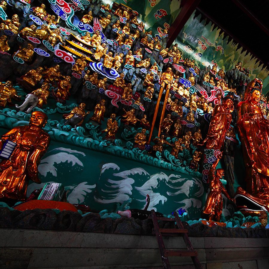 An interior photo of Tiantong Temple in Ningbo China