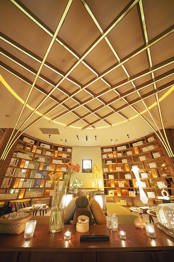 A lounge room in Hui Spa with modern lighting and decor, sofas and candles