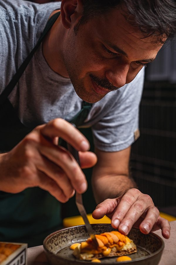 Chef Antonio Aviedo plating at 22 Ships