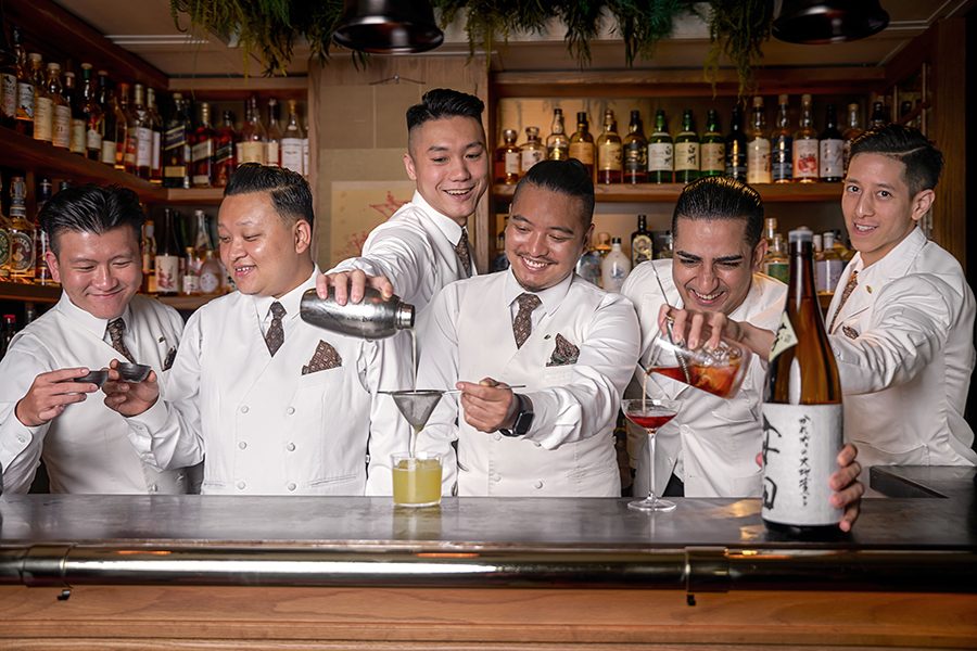 The Aubrey’s team of mixologists pouring drinks together
