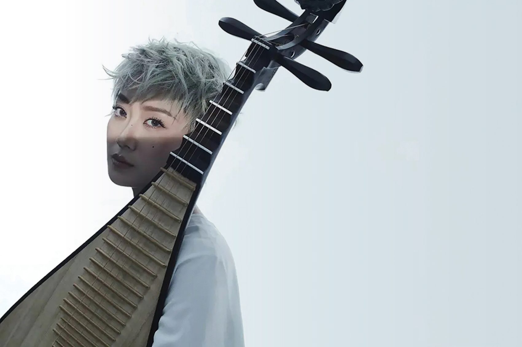 Jiang Motong holding her pipa