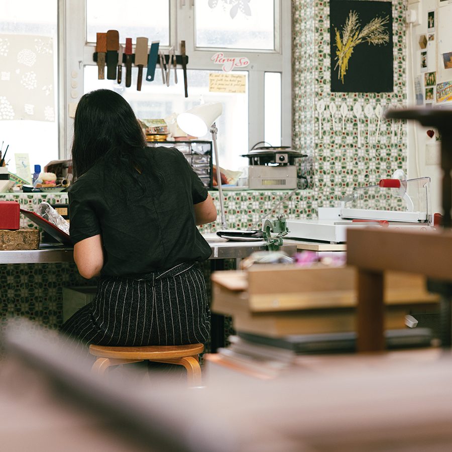 Bookbinder Percy so working in her studio