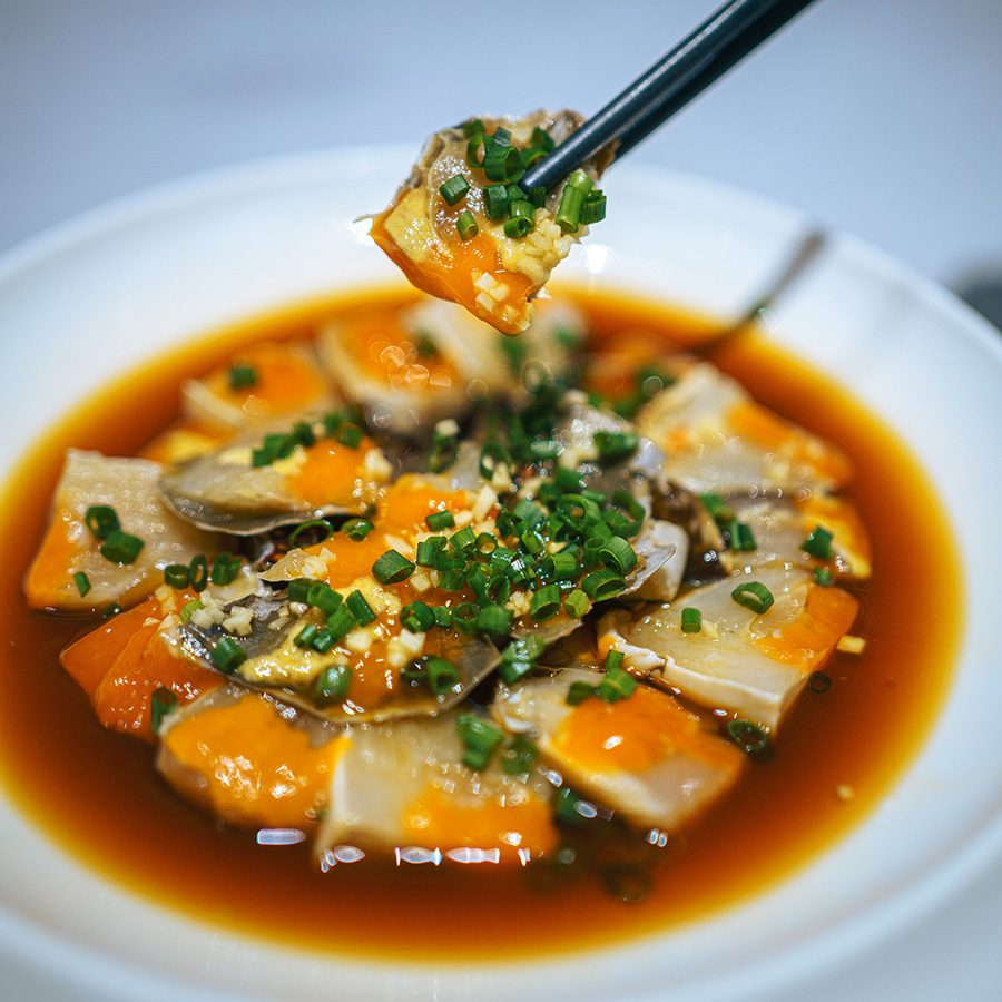 Yong Fu Xiao Xian’s signature 18-cut raw crab dish
