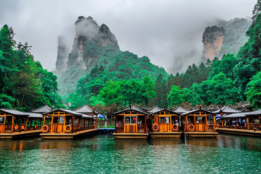 Boats on Baofeng Lake in Zhangjiajie 
