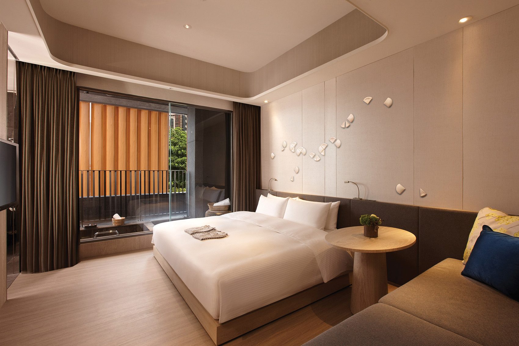 Interior of a guest room at resort Wellsprings by Silks Jiaoxi.
