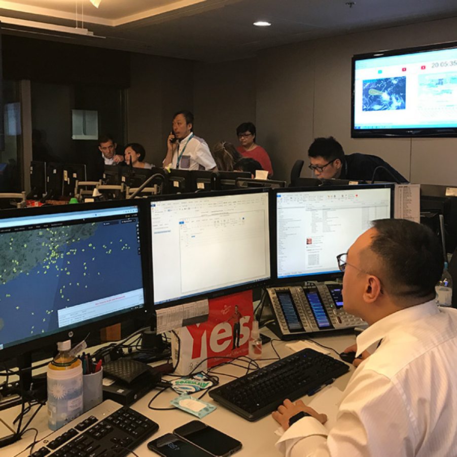 People on standby observing the typhoon on multiple screens in the Integrated Operations Centre (IOC) at Cathay Pacific’s headquarters