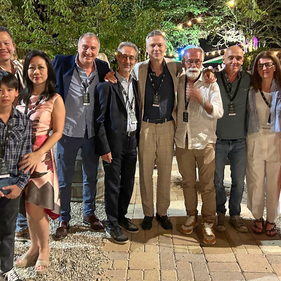 The group of Diamond members and Cathay insiders invited to Il Palagio. 