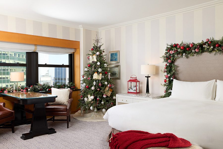 A room in Lotte New York Palace with Christmas decorations and a Christmas tree.