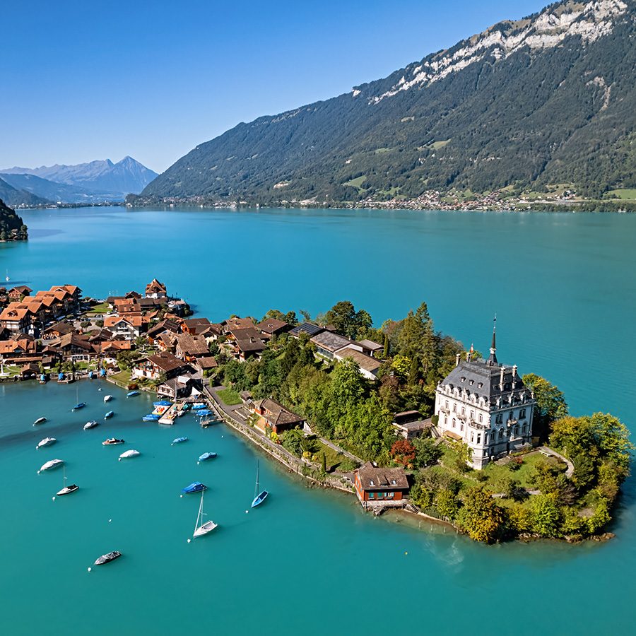  A bird’s eye view of Lake Brienz in Zurich during daytime