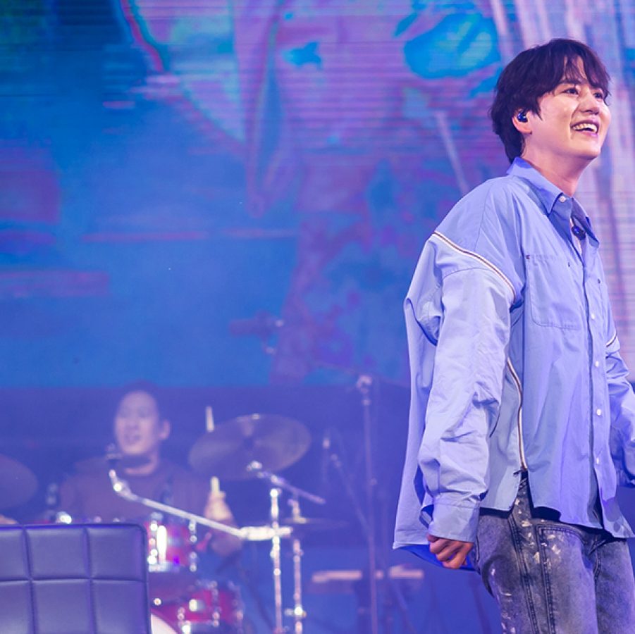 Kyuhun smiling on stage 
