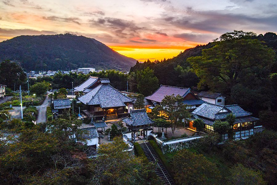 Exterior view of Shoureki-ji Temple in Kyoto.