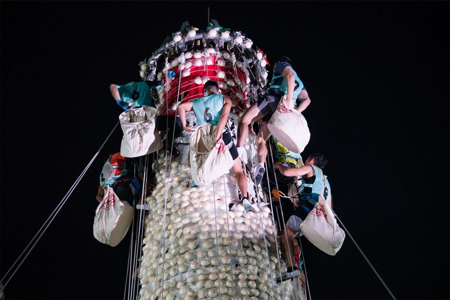 Participants climbing Cheung Chau’s Bun Scrambling towers.