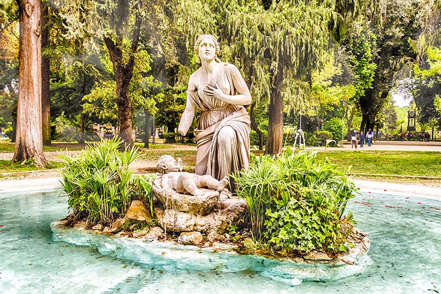 Close up shot of a statue surrounded by water at the Villa Borghese.