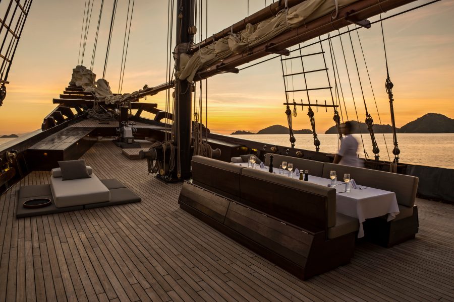The foredeck of the Amandira.