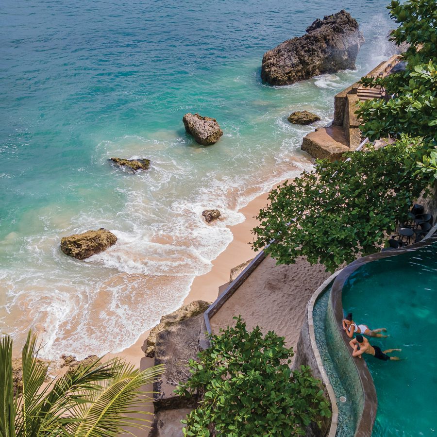 Couple in an infinity pool overlooking the sea in Ayana Resort