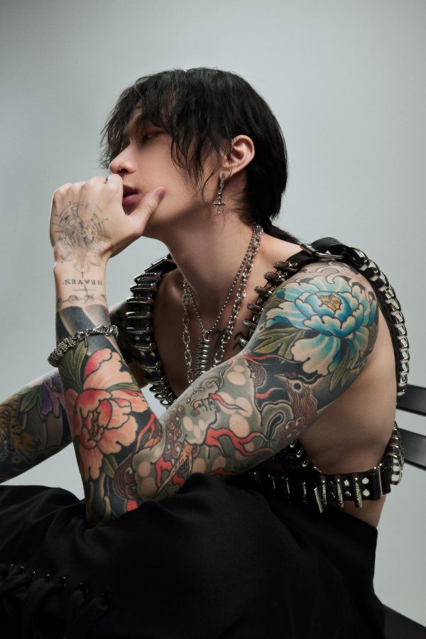 Singer Keshi looking to the side and displaying tattoos.