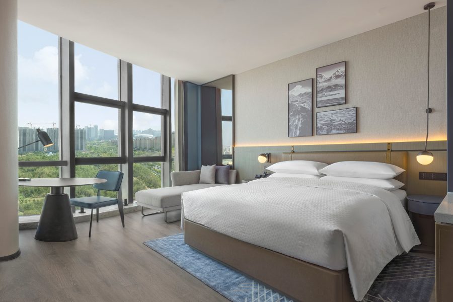 A guestroom in Four Points by Sheraton Urumqi. 