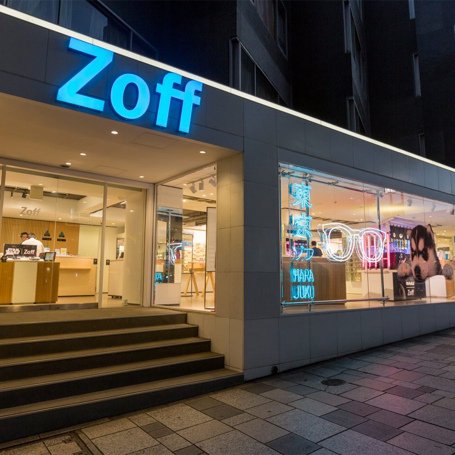 Exterior of the Japanese eyewear story Zoff.
