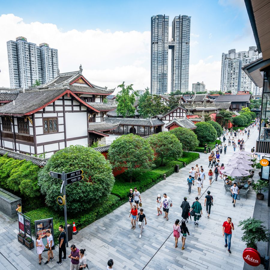 Taikoo Li is a shopping and lifestyle complex in Chengdu built in Sichuan’s traditional architectural style. 