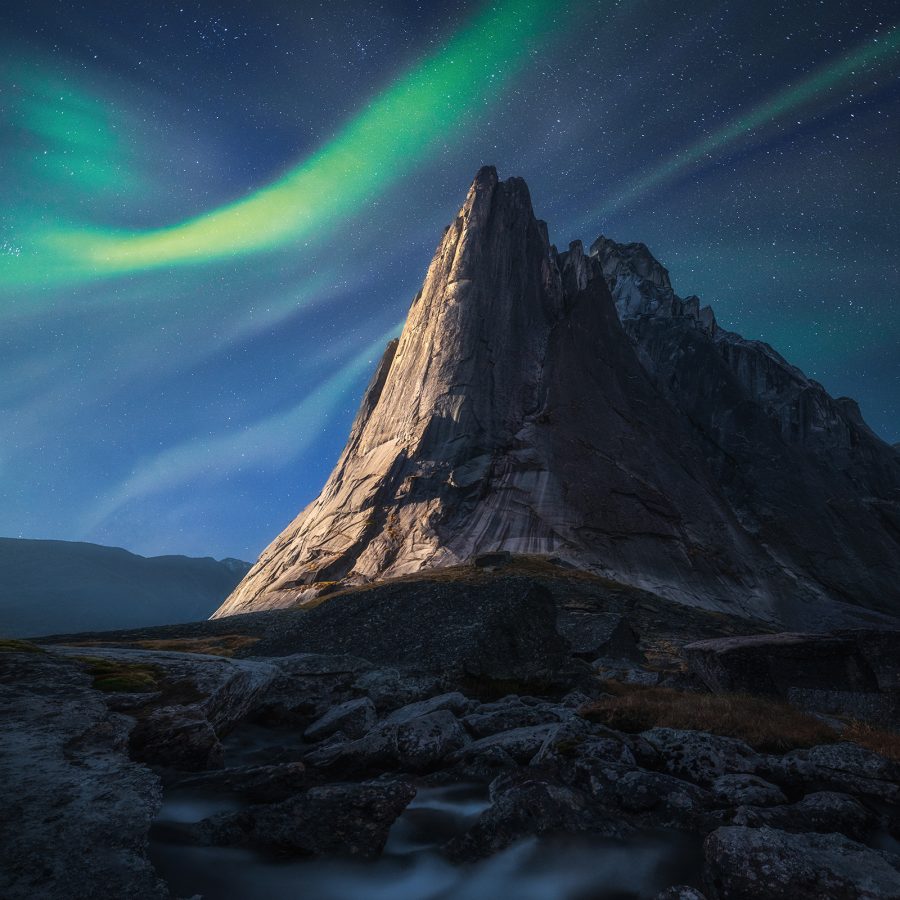 An image titled Pyramid by Hong Kong Photographer Kelvin Yuen depicts the aurora borealis Northern lights in Canada