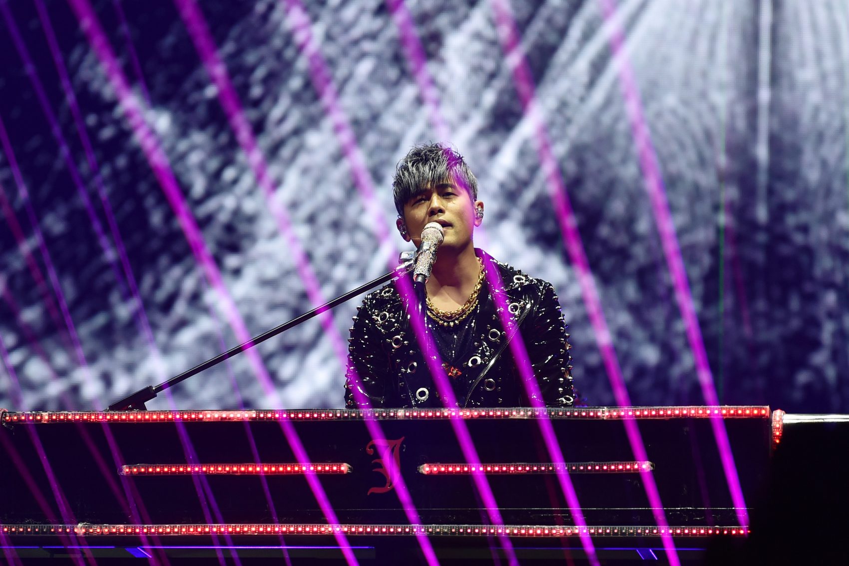 Jay Chou sings onstage. The singer will be coming to Hong Kong in summer 2025. 