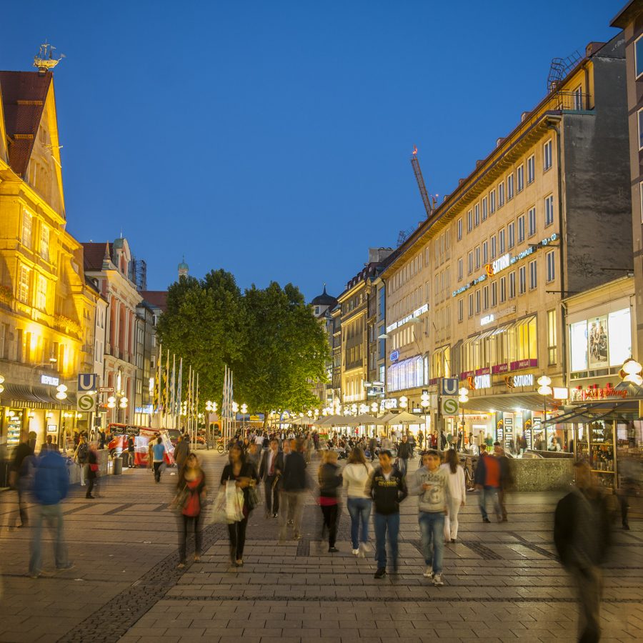 Night view of people in Neuhauser Strasse in Munich.