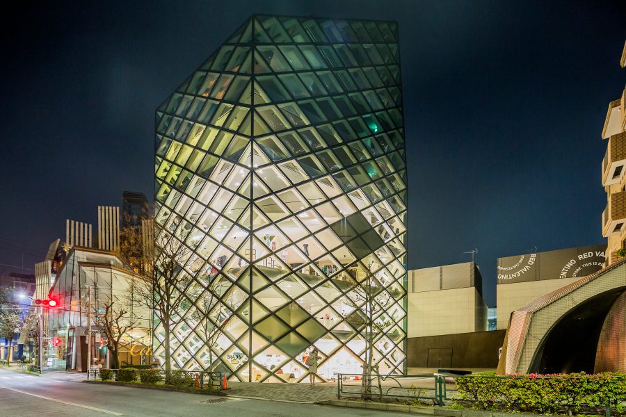 The façade of Prada Tokyo Aoyama, made of diamond-shaped, green glass panes.