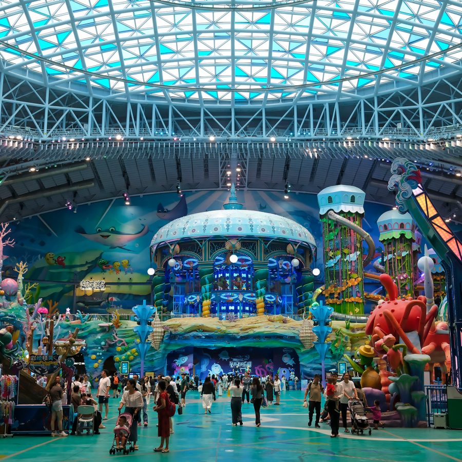 Interior view of Grandview Mall Aquarium, with visitors walking past large and playful attractions.